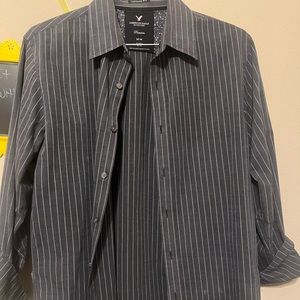 American Eagle medium Mens button down shirt in good condition!